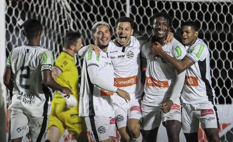 Ronaldo Tavares, atacante do Athletic (foto: Jr Assessoria)