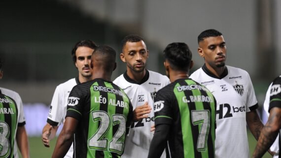 Jogadores de Atlético e América antes de clássico pelo Mineiro (foto: Alexandre Guzanshe/EM/DA Press)