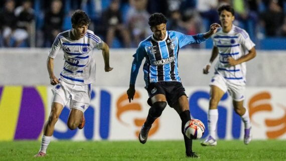 Lance do jogo entre Grêmio e Cruzeiro pela Copinha (foto: ANGELO PIERETTI/GRÊMIO FBPA - 21/12025)