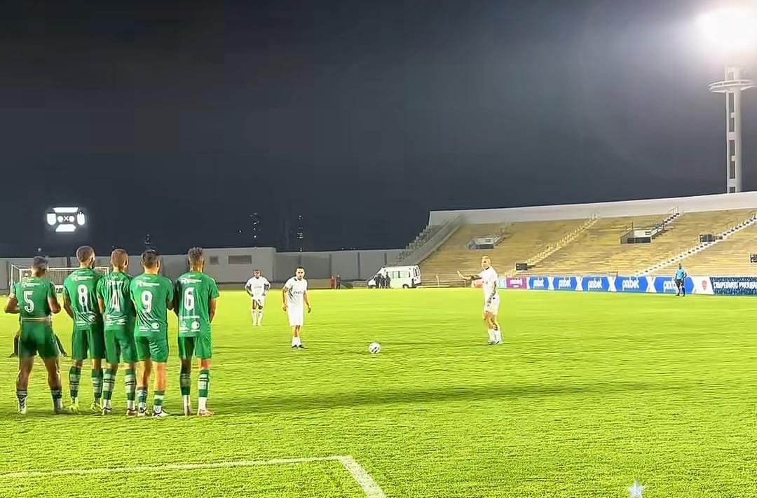 Marcelo Toscano marcou belo gol de falta para o Serra Branca contra o Sousa (foto: Esportilizado)