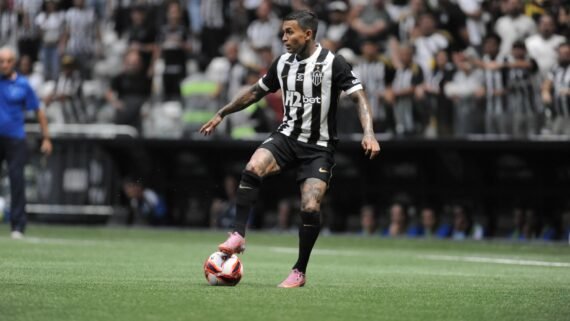 Dudu, atacante do Atlético, em clássico contra o Cruzeiro (foto: Alexandre Guzanshe/EM/D.A Press)