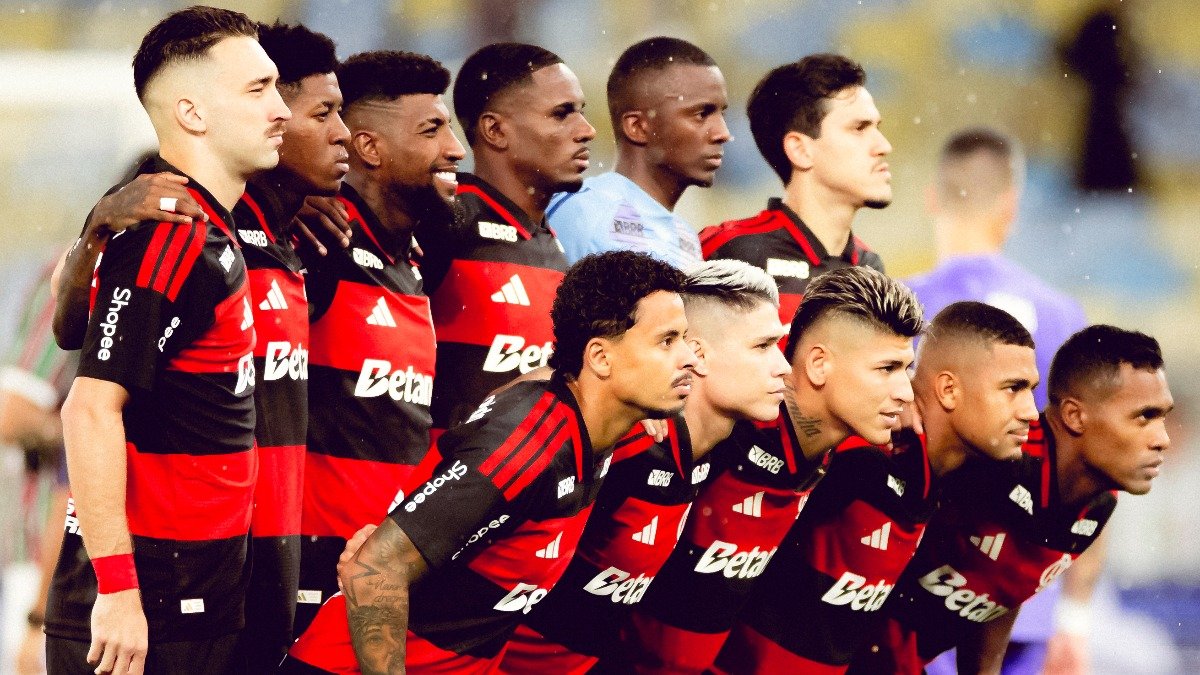 Jogadores do Flamengo posam para foto (foto: Adriano Fontes/Flamengo)