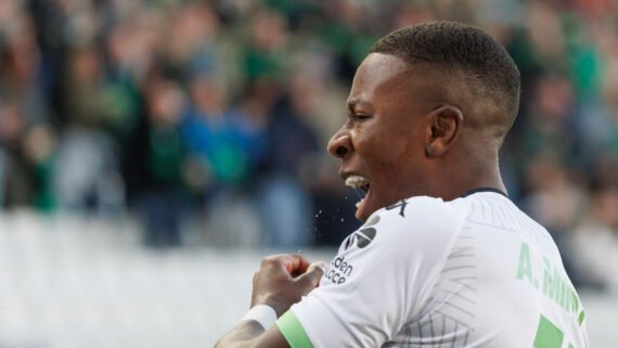 Alan Minda comemora gol pelo Cercle Brugge (foto: KURT DESPLENTER / Belga / AFP)