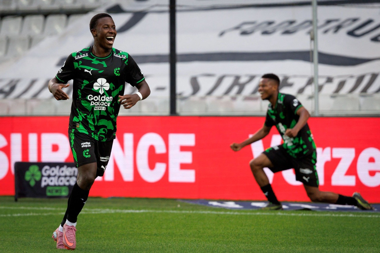 Alan Minda comemora gol - (foto: Kurt Desplenter/AFP)