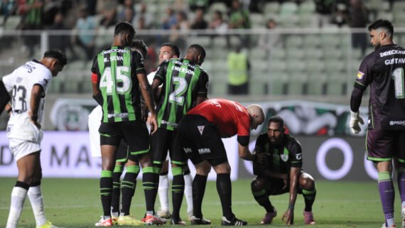América em jogo contra o Atlético pelo Mineiro (foto: Alexandre Guzanshe/EM/D.A. Press)
