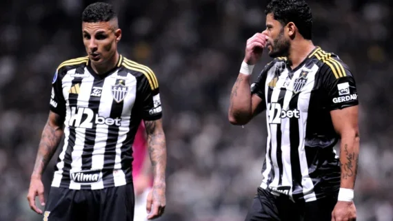 Guilherme Arana e Hulk em partida pelo Atlético (foto: Alexandre Guzanshe/EM/D.A. Press)