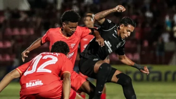 Atlético e Audax durante jogo da Copinha (foto: Divulgação/Atlético)
