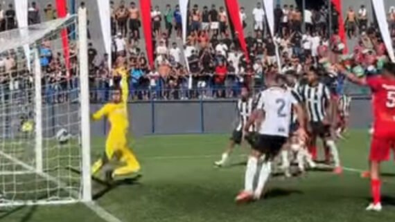 Pedro Cobra sofreu gol contra na Copinha (foto: Reprodução/Cazé TV (Youtube))