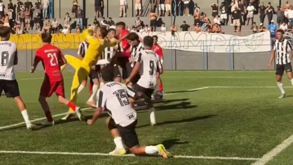 Lance do segundo gol sofrido pelo Atlético na derrota para o Ibrachina (foto: Reprodução/Ibrachina)