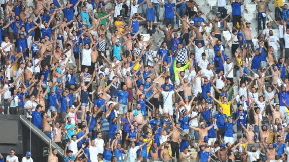 Último Atlético x Cruzeiro com torcida dividida foi na Arena MRV, em outubro de 2024 (foto: Alexandre Guzanshe/EM/D.A Press)