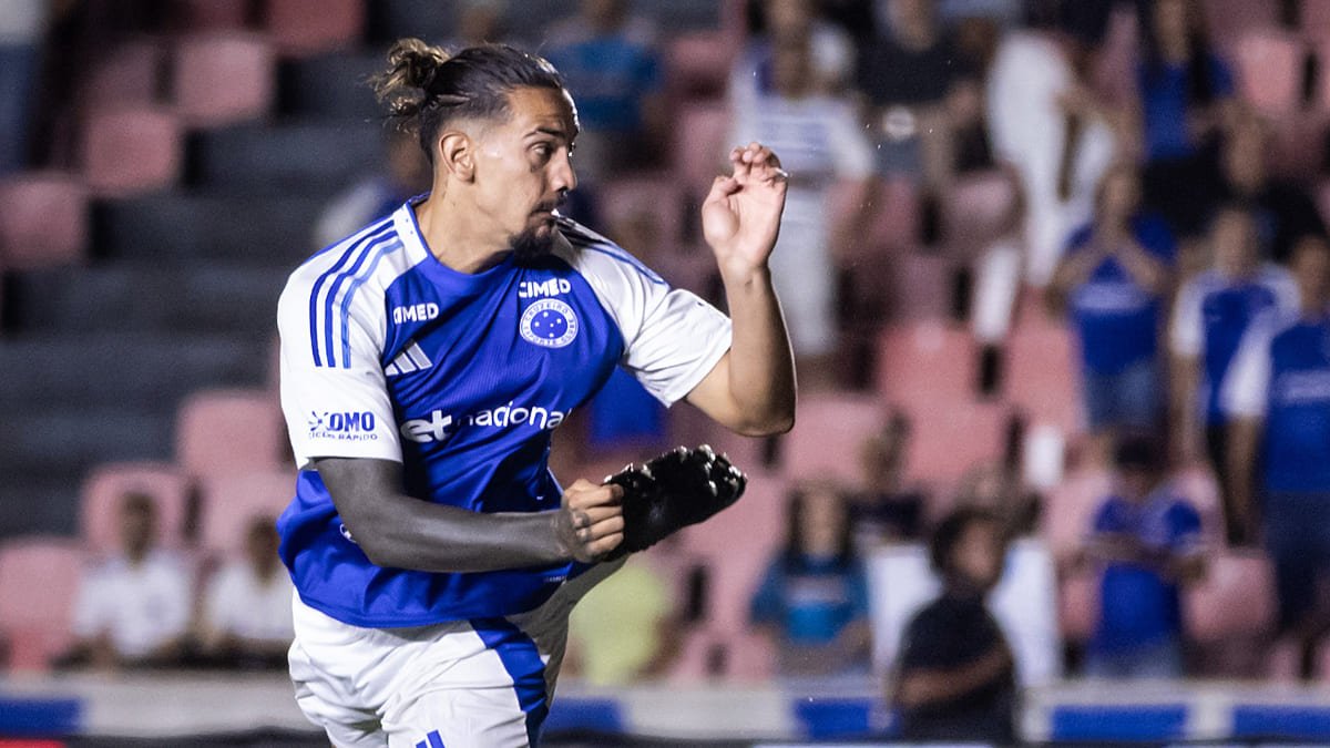 Chico da Costa, atacante, assinou com o Cruzeiro até o fim de 2027 (foto: Gustavo Aleixo/Cruzeiro)
