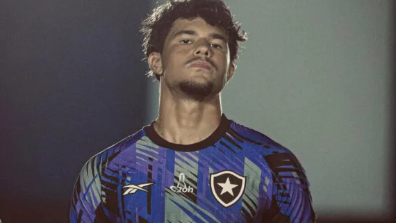 Goleiro Bruninho Samudio está nas categorias de base do Botafogo (foto: Reprodução/Instagram)