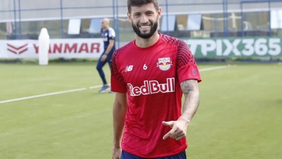 Juninho Capixaba, lateral-esquerdo do RB Bragantino (foto: Ari Ferreira/RB Bragantino)