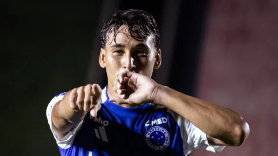 Japa, volante, renovou com o Cruzeiro até 2030 (foto: Gustavo Aleixo/Cruzeiro)