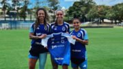 Byanca Brasil, Letícia Ferreira e Gisseli, atletas do Cruzeiro, divulgam nova patrocinadora master (foto: Reprodução/Cruzeiro)
