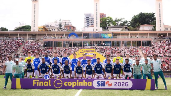 Foto do time do Cruzeiro na final da Copa São Paulo (foto: Marco Galvão / Cruzeiro)