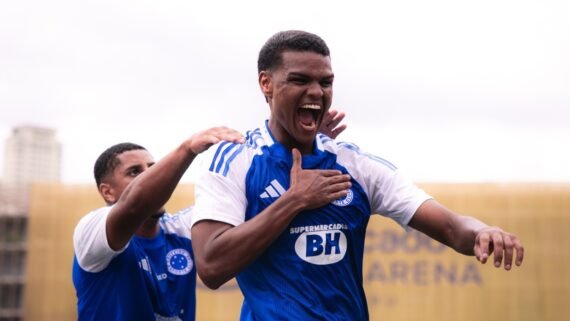 William comemorando gol pelo Cruzeiro (foto: Marco Galvão/Cruzeiro)