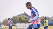 Walace, volante do Cruzeiro, em treinamento na Toca da Raposa 2 (foto: Gustavo Aleixo/Cruzeiro)