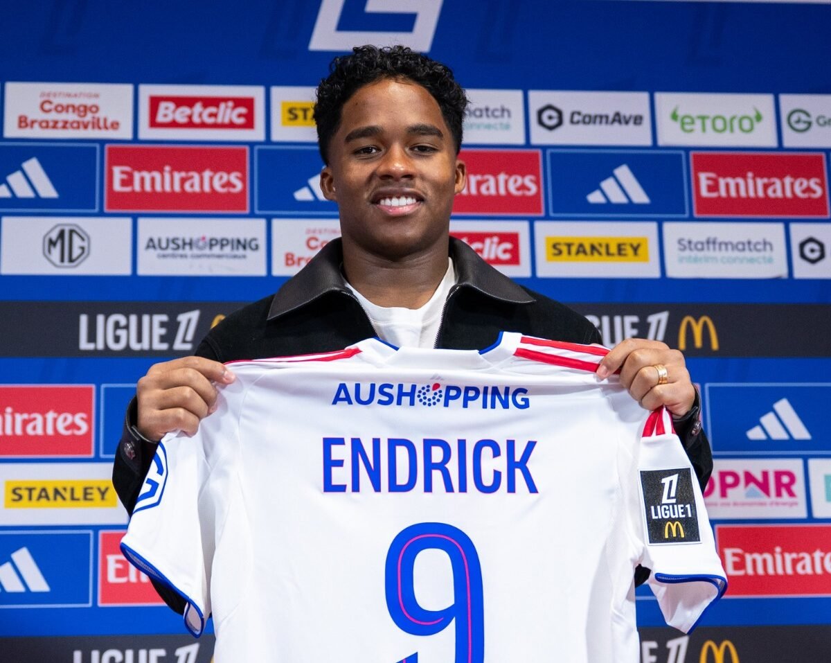 Endrick na apresentação ao Lyon (foto: Damien LG/Lyon)