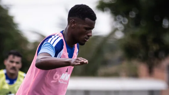Bruno Alves, zagueiro do Cruzeiro, em treinamento na Toca da Raposa 2, em Belo Horizonte (foto: Gustavo Aleixo/Cruzeiro)