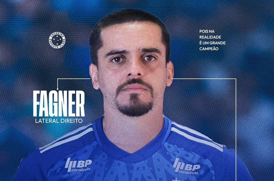 Fagner com a camisa do Cruzeiro em anúncio (foto: Divulgação/Cruzeiro)