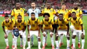 Alan Franco (camisa 21), Ángelo Preciado (17) e Alan Minda (7) antes de amistoso entre México e Equador (foto: Ulises Ruiz/AFP)