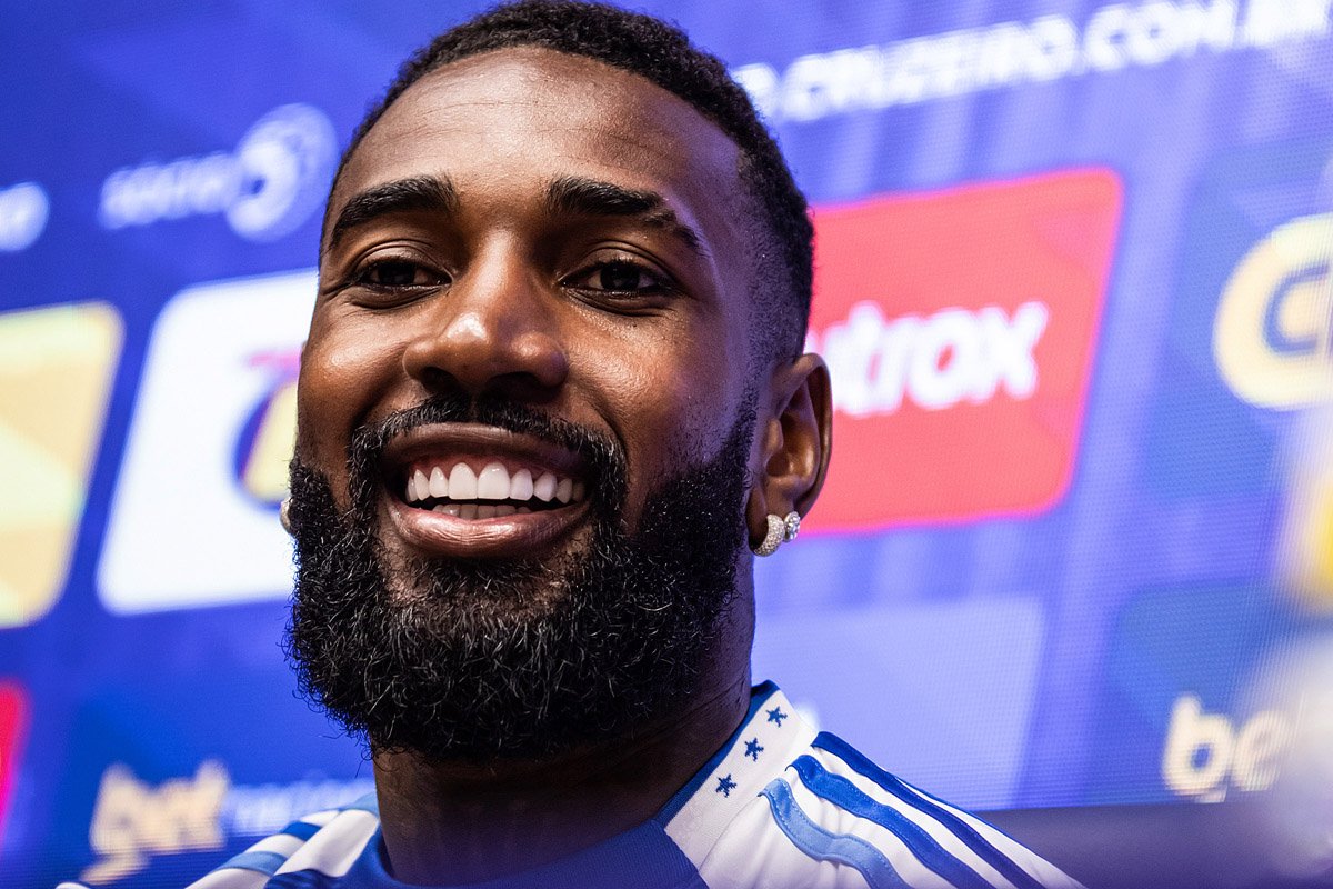 Gerson, meia do Cruzeiro, em apresentação na Toca da Raposa II (foto: Gustavo Aleixo/Cruzeiro)