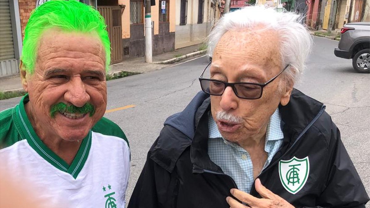 Gildo Cruz ao lado do presidente de honra do América, Afonso Celso Raso (foto: Gildo Cruz/Arquivo pessoal)