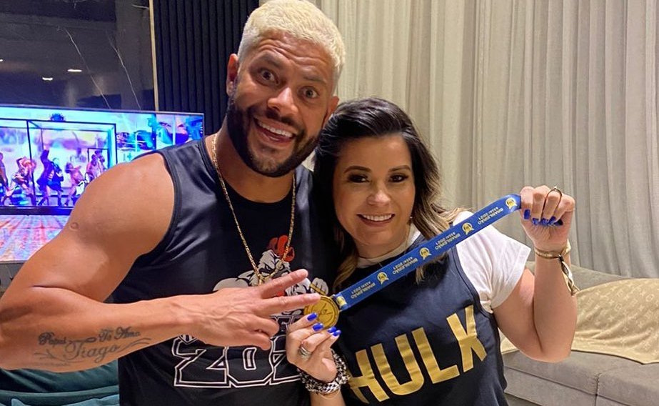 Hulk, atacante do Atlético, ao lado da advogada Marisa Alija ao fim de 2021 (foto: Reprodução/Instagram/Marisa Alija)