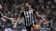Hulk comemora gol pelo Atlético (foto: Alexandre Guzanshe/EM/D.A. Press.)