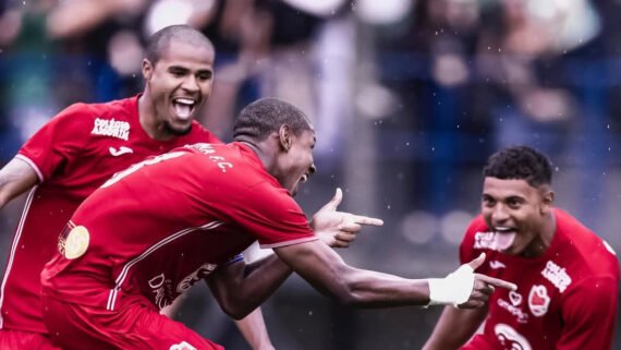 Jogadores do Ibrachina comemoram gol na Copinha (foto: Divulgação/Ibrachina)