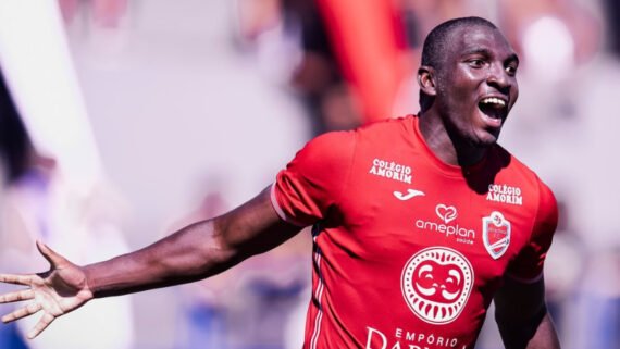 Jogador do Ibrachina comemora gol contra o Atlético na Copinha (foto: Divulgação/Ibrachina)