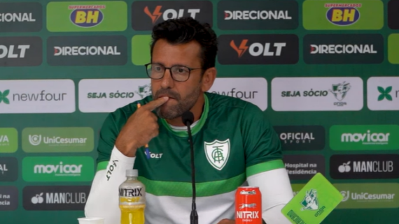 Alberto Valentim, em entrevista coletiva no CT Lanna Drummond (foto: Reprodução)