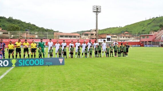 Itabirito e América no Mineiro (foto: Mourão Panda/América)