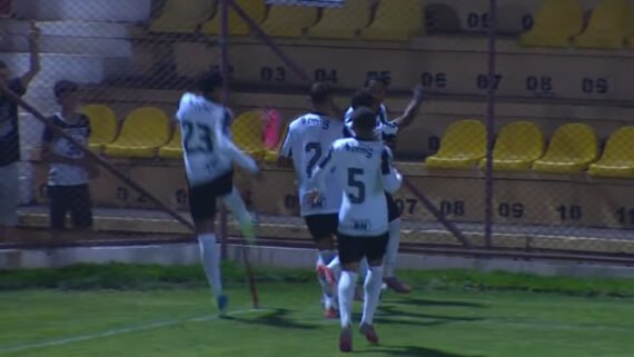 Jogadores do Atlético comemoram gol na Copinha (foto: Reprodução)