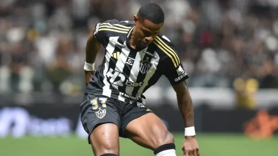 Júnior Santos em campo pelo Atlético (foto: Ramon Lisboa/EM/DA.Press)