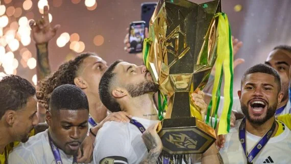 Com estádio lotado em São Paulo, o Brasil venceu o Chile por 6 a 2 e confirmou o bicampeonato da Kings World Cup Nations (foto: Kings League/divulgação)