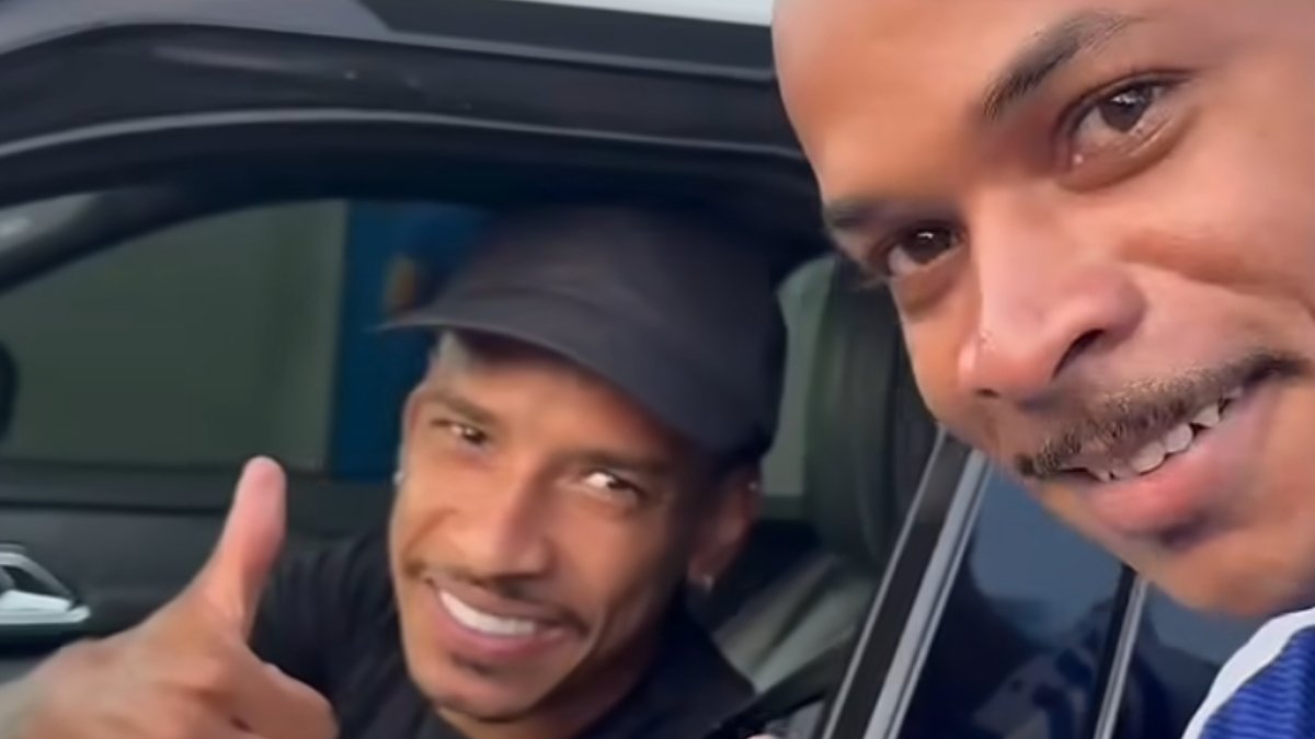 Matheus Pereira ao lado de sósia (foto: Reprodução/Instagram)