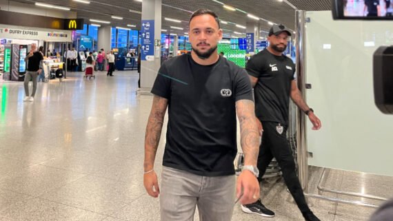 Maycon, reforço do Atlético, no Aeroporto Internacional de Belo Horizonte (foto: Izabela Baeta/No Ataque)