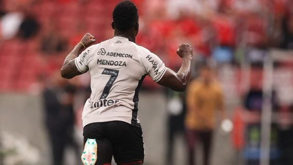 Stiven Mendoza, jogador do Athletico-PR (foto: Duda Matoso/athletico.com.br)