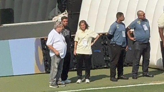 Gabriel Menino marcou presença na Vila Belmiro para jogo do Santos (foto: Divulgação/Gabriela Arantes)