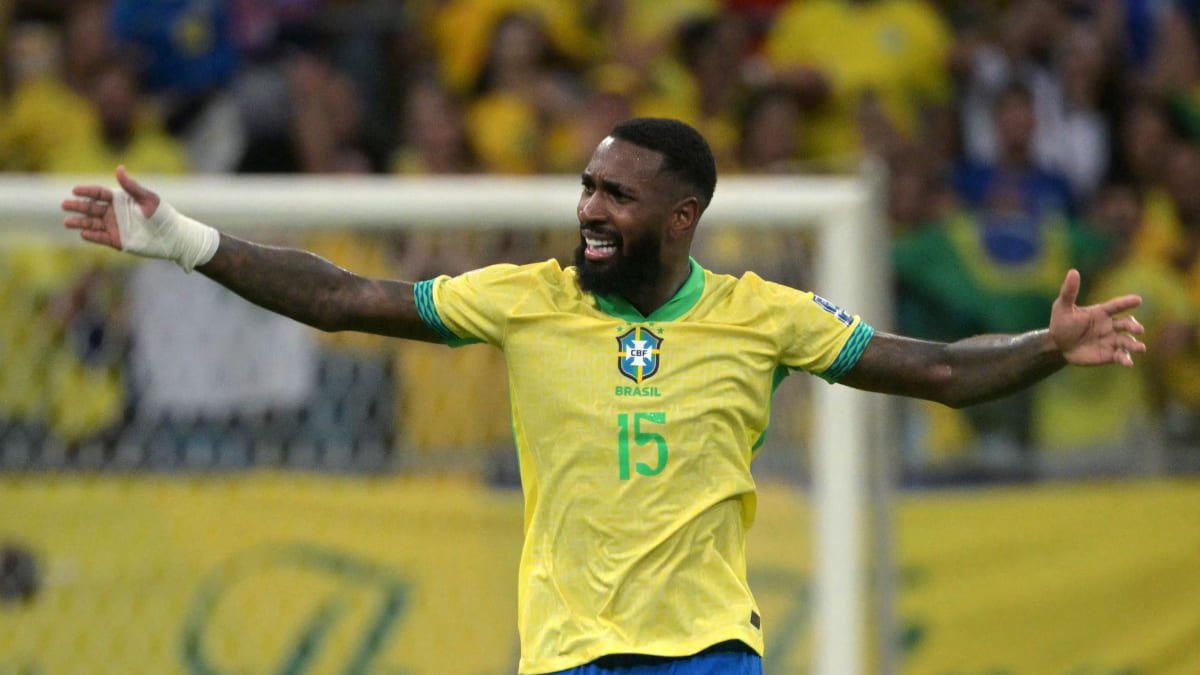 Gerson é esperado na Toca da Raposa para realizar exames e assinar contrato com o Cruzeiro (foto: Nelson Almeida/AFP)