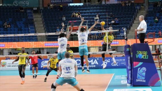 Praia Clube em ação contra o São José Vôlei (foto: Léo Lenzi/Agência NTZ)