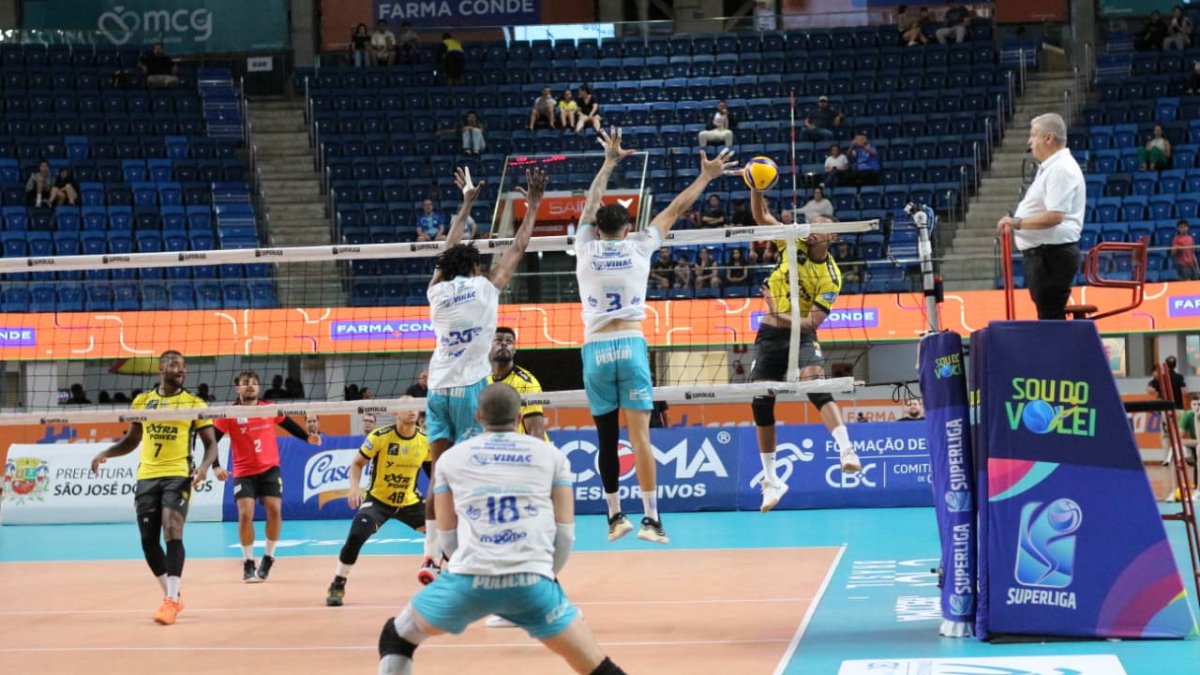 Praia Clube em ação contra o São José Vôlei (foto: Léo Lenzi/Agência NTZ)