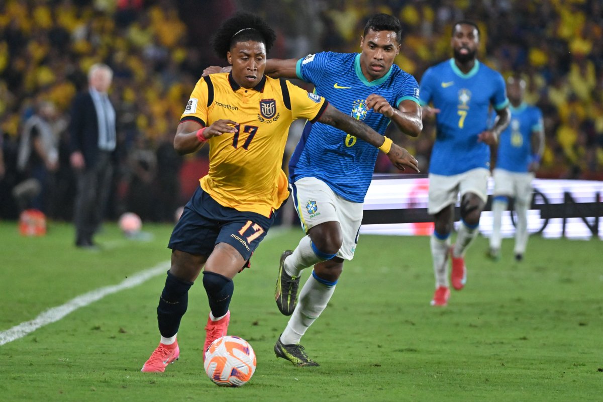 Ángelo Preciado em ação pela Seleção Equatoriana contra o Brasil, em Guayaquil-EQU, em 2025 - (foto: Marcos Pin/AFP)
