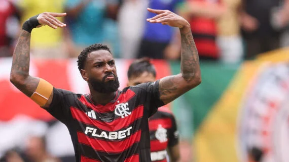 Gerson, meio-campista, é o principal alvo do Cruzeiro na janela (foto: Michael Reaves/AFP)