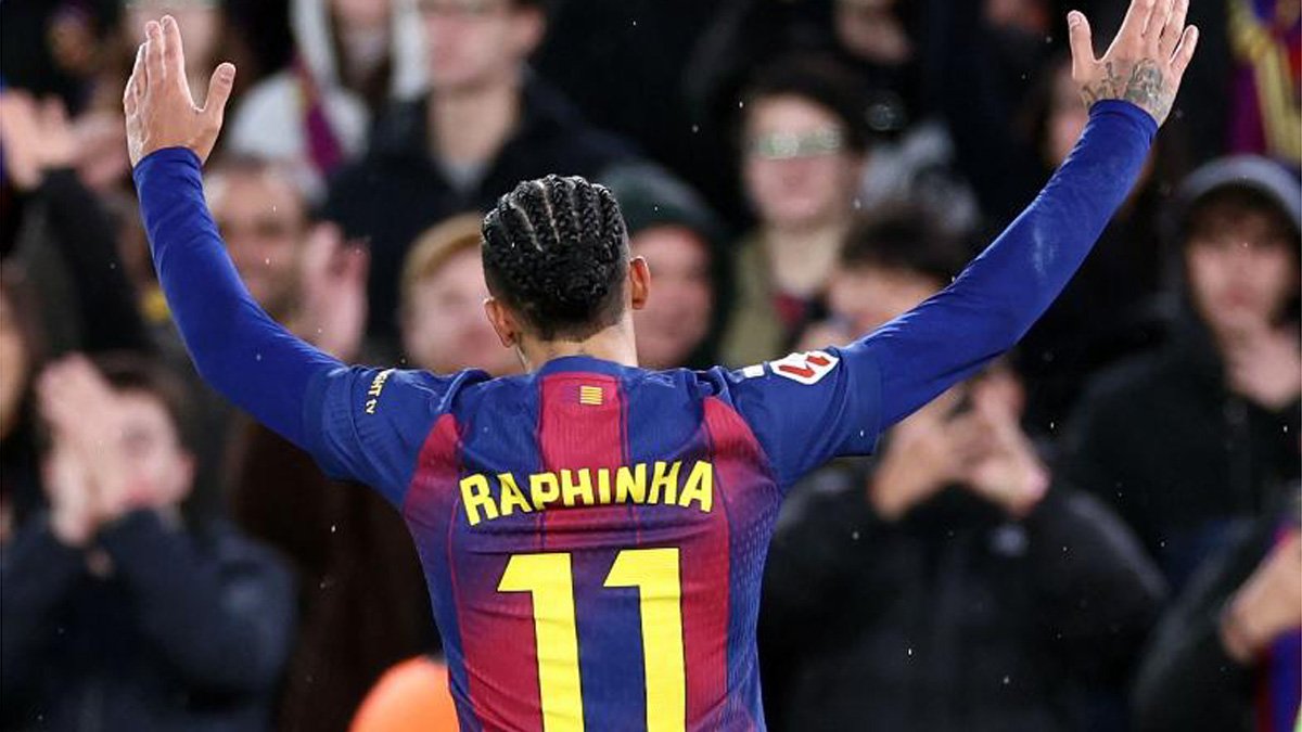 Raphinha marcou um dos gols do Barcelona contra o Real Oviedo (foto: Josep LAGO / AFP)