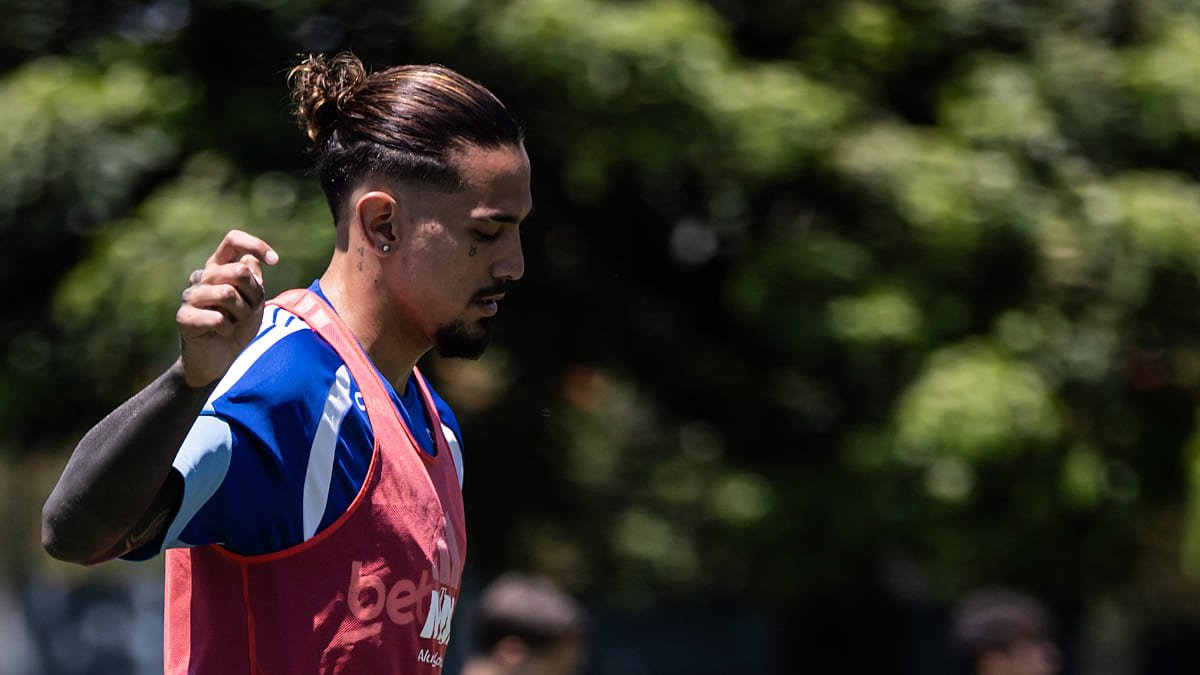 Chico da Costa, meio-campista do Cruzeiro, em treinamento na Toca da Raposa (foto: Gustavo Aleixo/Cruzeiro)