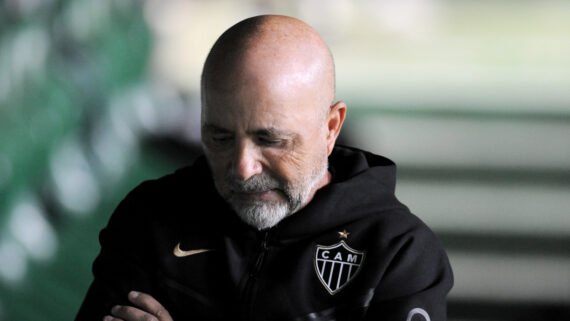 Jorge Sampaoli, técnico do Atlético, antes de clássico contra o América no Independência (foto: Alexandre Guzanshe/EM/D.A. Press)
