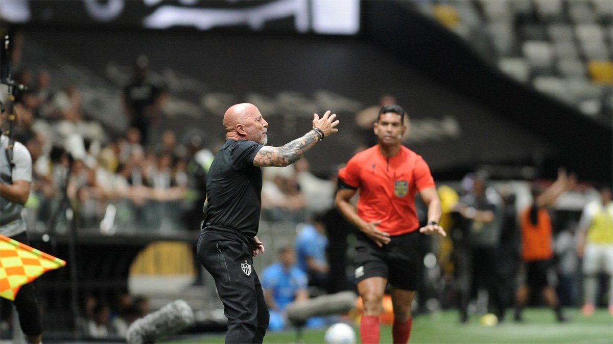 Jorge Sampaoli foi expulso em Atlético x Palmeiras (foto: Alexandre Guzanshe/EM D.A Press)